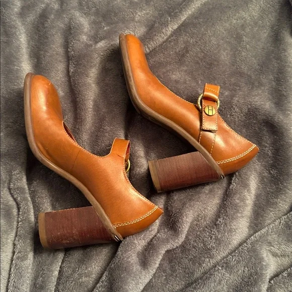 Tommy Hilfiger leather Mary Jane pumps. - Picture 4 of 7